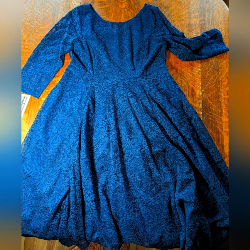 Mother of the Bride midi length dress size 10-12 petite